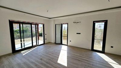 İSTANBUL SİLİVRİ SELİMPAŞADA 5+1 HAVUZLU VİLLA — fotoğraf 2